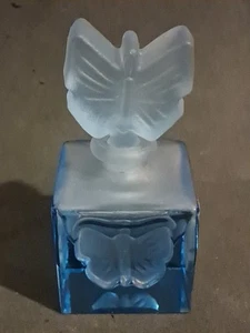 BLUE CUT GLASS PERFUME WITH FROSTED BUTTERFLIES CZECHOSLOVAKIA MADE - Imagen 1 de 10