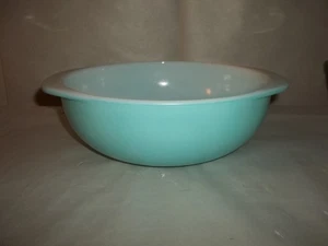 PYREX Turquoise 024 Bowl with Handles Light Blue Vintage 2 Qt Bowl - Picture 1 of 6