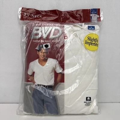 Paquete de 3 camisetas blancas cuello en V de algodón talla grande (42-44) 1996 de colección BVD para hombre nuevas de stock Foto 1 de 4
