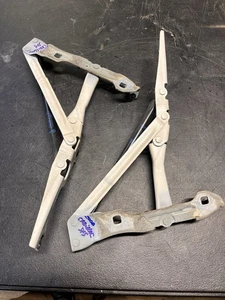 2008 Cadillac STS Trunk Hinges. Right And Left. Work As They Should. OEM part - Bild 1 von 4