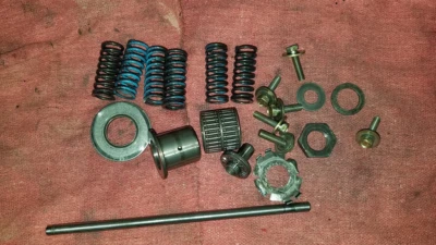 CRF450R HONDA 2005 (LOTE A) EMBRAGUE RESORTES PERNOS VARILLA PIEZAS DIVERSAS Foto 1 de 2