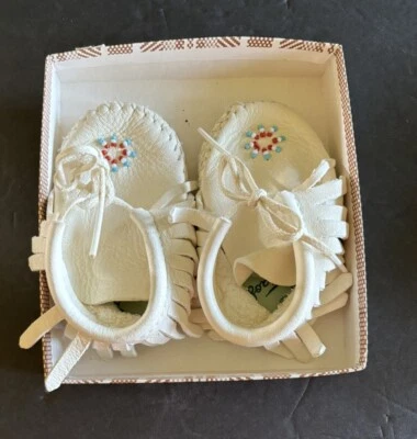 Mocasines infantiles con cuentas de alce de colección Mocs Taos Indian Maid con caja Foto 1 de 4