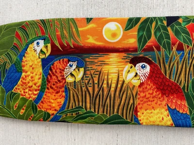 Estampado de aves tropicales Cummerbund para hombre Foto 1 de 4