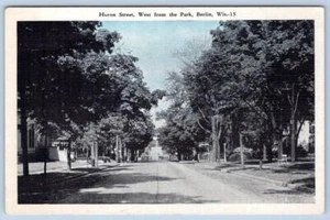1920's BERLIN WISCONSIN HURON STREET WEST FROM THE PARK ANTIQUE KROPP POSTCARD - Picture 1 of 2