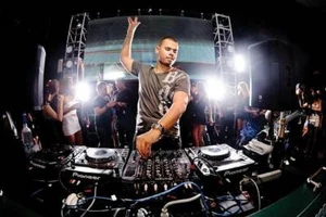 Afrojack Live Audio & Video DJ-Sets 256GB USB SPECIAL Compilation (2009-2025) - Picture 1 of 9
