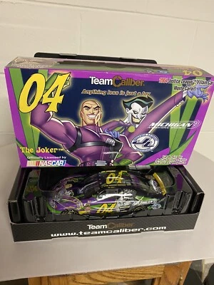 Nascar Team Caliber The Joker #04 Justice League Villain Car Monte Carlo 1:24 Foto 1 de 4