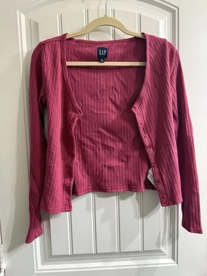 Suéter GAP Recortado Acanalado Mujer Abotonado Mediano Rosa Malva Foto 1 de 4