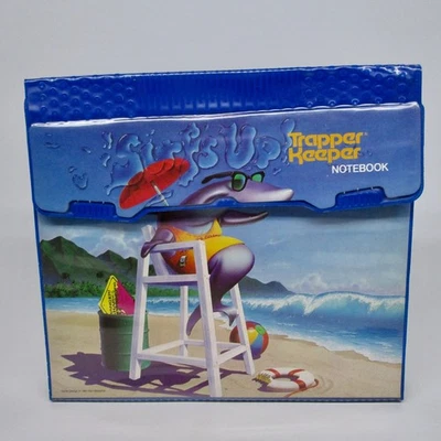 Carpeta de colección Trapper Keeper Surfs Up Shark Lifeguard 1991 Mead School Westphal Foto 1 de 4