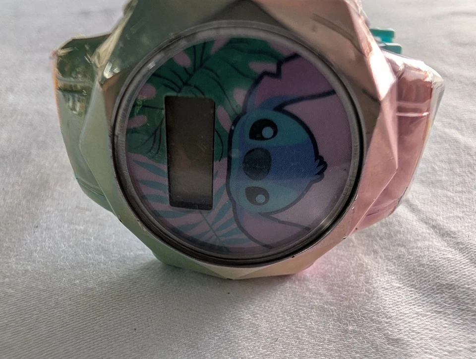 Relógio Disney Stitch pulseira de ponto rosa e azul - Imagem 1 de 4