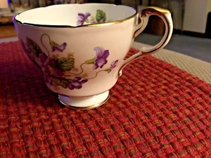PARAGON TASSE VINTAGE VIOLETT FLORALES MUSTER GOLDRAND SOCKELBECHER - Bild 1 von 7