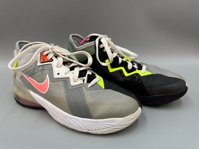 Tenis juveniles Nike LeBron XVIII Space Jam Tune Squad, negros y grises, talla 5,5 años Foto 1 de 4