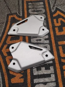 EB1128 2019 19 KAWASAKI ZR900 ABS LH RH HEEL GUARDS - Foto 1 di 2