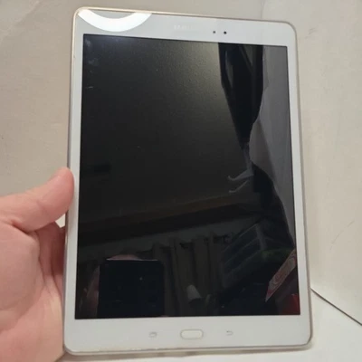Samsung Tab A 16g Sm-t550 - Image 1 of 4