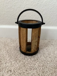 Linterna pequeña de madera y metal - Imagen 1 de 3
