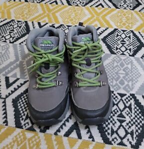 VGC Older Boys Girls Trespass Waterproof Walking Hiking Boots Size 1 EU 33