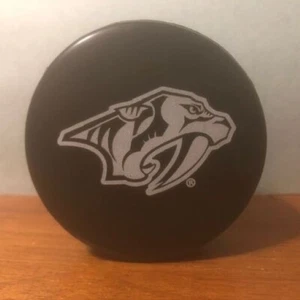 Nashville Predators ESPUMA NEGRA CALMANTE DE ESTRÉS DISCO DE HOCKEY JUGUETE NHL - Concesionario Ford - Imagen 1 de 3
