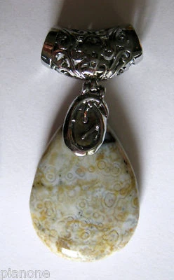 Кулоны с каплевидными камнями океанской яшмы длиной 1,8 дюйма нескольких цветов на выбор - Изображение 1 из 2