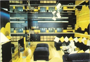 POSTCARD-Elvis Presley, The Television Room at Graceland , Memphis, Tennessee - Picture 1 of 2