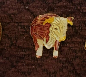 Vintage Enamel Steer Cow Red & White Hat Pin Size 1" tall x 3/4" wide - Picture 1 of 1