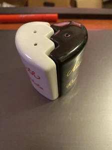 Mount Rushmore South Dakota Half Heart Shaped Salt And Pepper Shakers - Picture 1 of 8