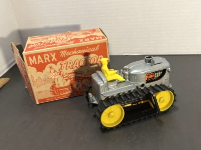 Tractor mecánico Marx gris con ruedas amarillas funciona muy bien caja tiene daños Foto 1 de 4