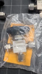 1 - New Old stock Whitey Swagelok SS-43XS4-K Ball Valve 2500 PSI - Picture 1 of 2