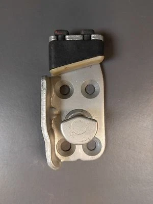 VERY NICE USED ORIGINAL GENUINE PORSCHE 914 LEFT SIDE DRIVERS DOOR STRIKER NLA - Изображение 1 из 3