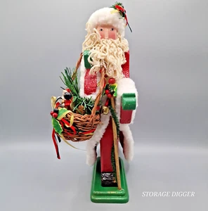 Ancienne figurine en bois Père Noël fait main panier manteau rouge et bâton Noël - Photo 1/10