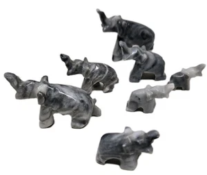 Set vintage di 7 figure di elefante intagliate a mano pietra onice marmorizzata Sm nero e grigio - Foto 1 di 5