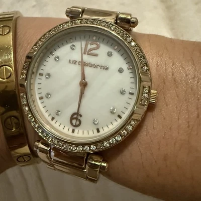 Золотистые часы Liz Claiborne с кристальными деталями - Изображение 1 из 4