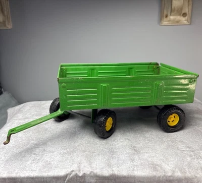 Remolque de granja de juguete Ertl verde manija tiradora y ruedas amarillas de colección años 70 Foto 1 de 4