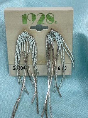 Pendientes llamativos de cadena de plata con flecos brillantes perforados con borla Co. de colección 1928 Foto 1 de 4
