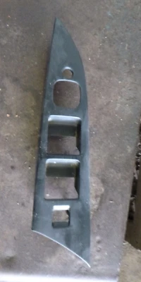 Mazda 3 BK 1/04-4/09 Right Front Master Window Switch Trim - Image 1 of 3