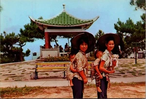 Postal de colección de niños de Hong Kong en Lama-Chow BS.23 - Imagen 1 de 2