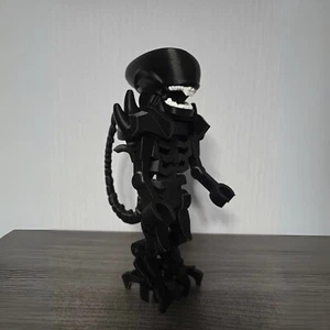 Large Alien Xeno Creature Bigfig | Sci-Fi Monster Toy - Picture 1 of 4
