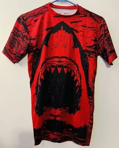 Under Armour T Shirt Compressione Uomo Medium Rosso Nero Alter Ego Bestia Squalo - Foto 1 di 5