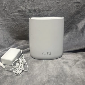 NETGEAR Orbi RBS20 AC2200 Tri-Band Wi-Fi 5 Add-On Satellite - Picture 1 of 3