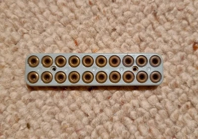 Faller 686 distribuidor, barra de distribución, placa de distribución 2x10, gris - usado - Imagen 1 de 2