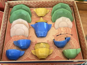 Akro Agate Children’s Tea Dishes Set in Box 16 pcs *Missing 1 Saucer Multi-Color - Picture 1 of 4