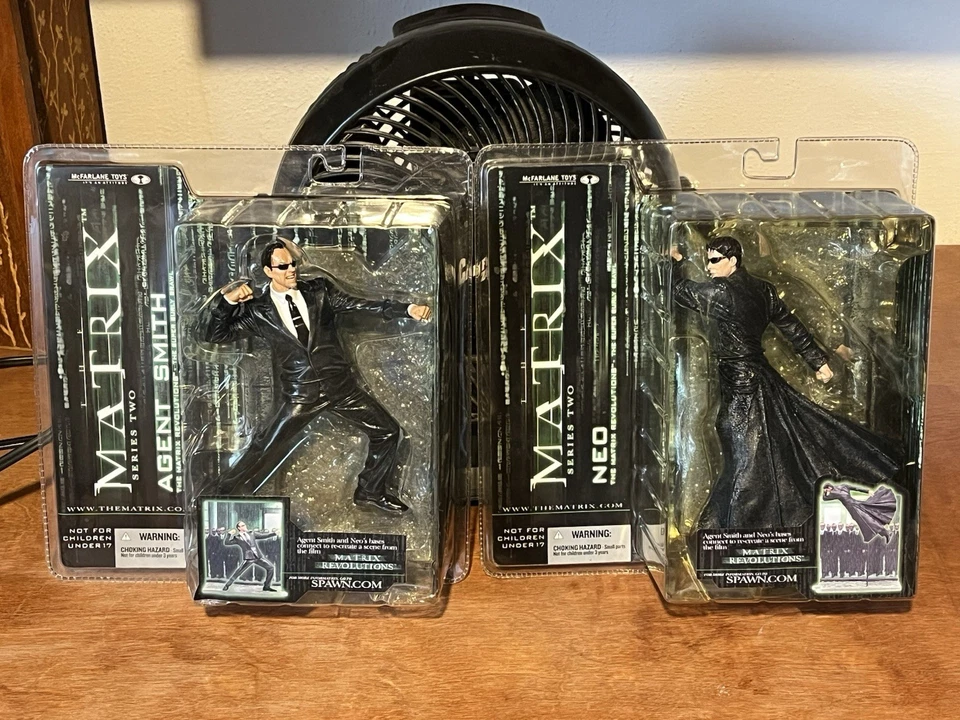Dos juegos completos de figuras de acción Matrix.  Foto 1 de 4