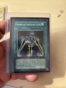 Yu-Gi-Oh! TCG Espadas de Ocultación Luz Estructura Deck SD5-EN031 1ª Edición... - Imagen 1 de 1
