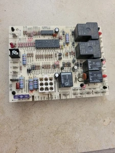 Goodman B18099-13 Furnace Control Circuit Board 1012-933D - Picture 1 of 5
