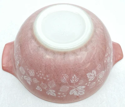 Pyrex Pink Gooseberry Cinderella Mixing Bowl 1.5 quart #442 - Image 1 of 4