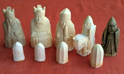 Medieval 5, Chess latex moulds. set of 9  - Image 1 of 4