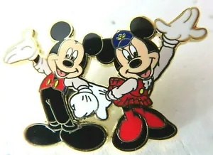 Spilla Disney DLR - Esclusiva Cast - Guide Tour Topolino e Minnie LE 200 #35517 - Foto 1 di 2