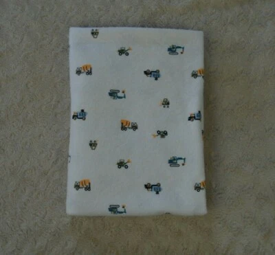 Camión de volteo de franela blanca manta para recibir bebés equipo de construcción Carter's Foto 1 de 4