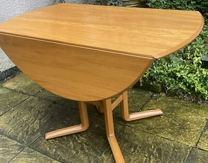 FINE RETRO ERCOL EXTENDING DINING TABLE MINT CONDITION - DELIVERY AVAILABLE - Picture 1 of 20