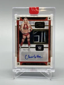 2024 WWE THREE COUNT CHARLOTTE FLAIR MEMORABILIA AUTOGRAFI 8/10 - Foto 1 di 2