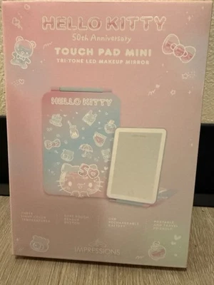 ¡NUEVO EN CAJA! Edición Limitada 50 Aniversario.  Mini espejo abatible LED Hello Kitty Touch Pad Foto 1 de 2