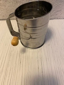 Metal Flour Sifter with Wooden Knob 1-3 Cups - Picture 1 of 5